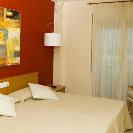 Hotel Roca Plana Амполья Номер фото