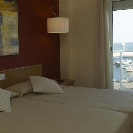 Hotel Roca Plana Амполья Экстерьер фото