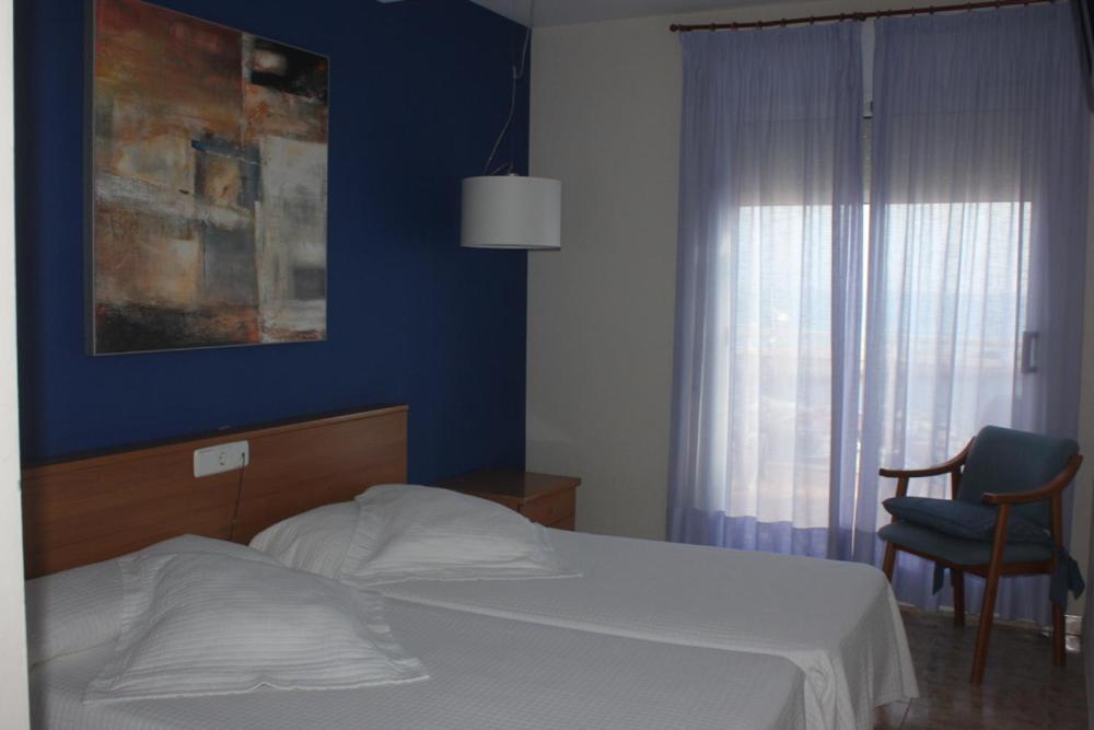 Hotel Roca Plana Амполья Номер фото